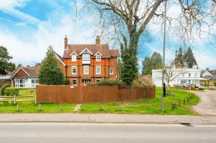 Yew Tree House, Horsham Road, Cranleigh, Surrey, GU6
