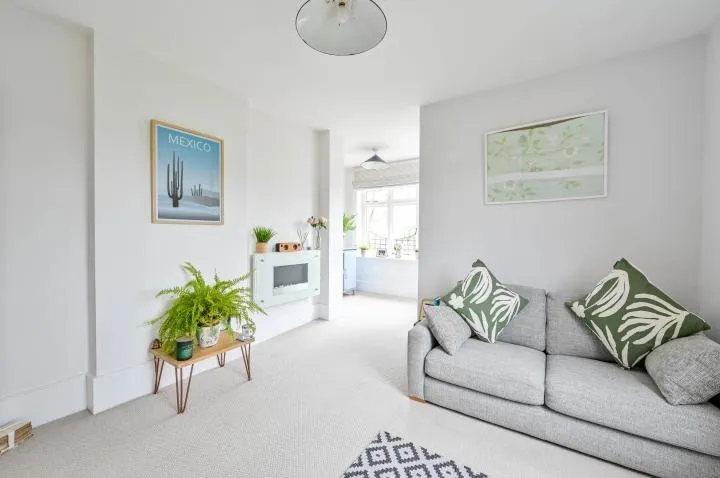 Yew Tree House, Horsham Road, Cranleigh, Surrey, GU6