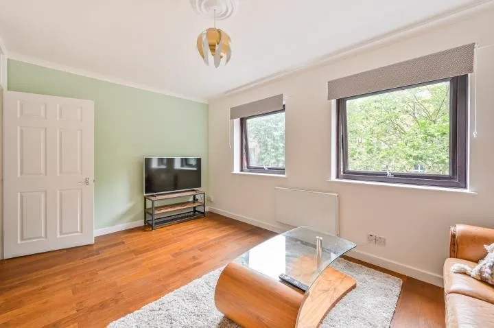 Horseferry Road, London, E14