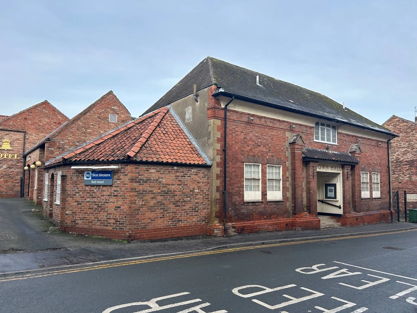 Bell & Spa Hotel, 46 Market Place, Driffield, YO25 6AN