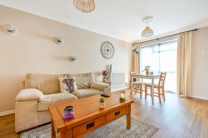 Falstone, Woking, Surrey, GU21