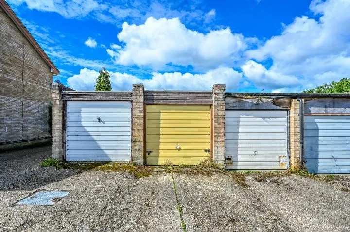 Falstone, Woking, Surrey, GU21