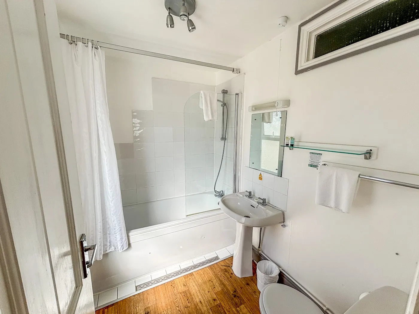 Waterfront Inn, Esplanade, Shanklin, Isle of Wight, PO37 6BN