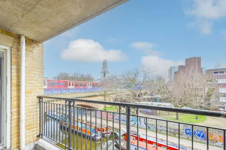Island Row, London, E14