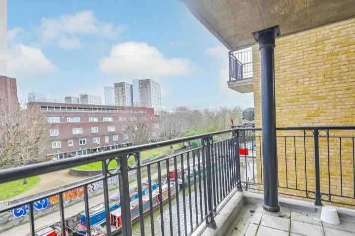 Island Row, London, E14