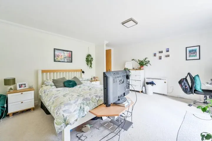  Greenfell Mansions, Glaisher Street, London, SE8