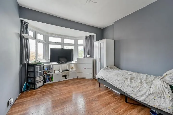 Foster Road, London, W3
