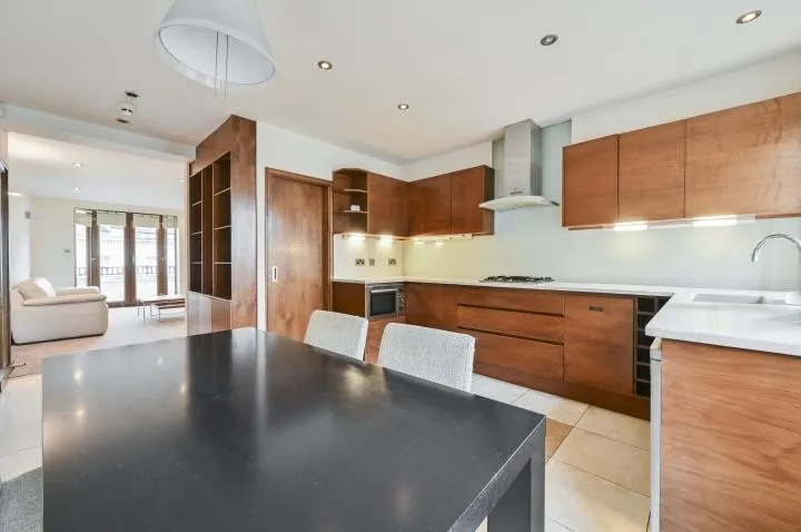 9 Radnor Lodge, Sussex Place, London, W2