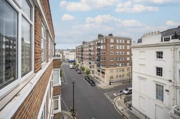 9 Radnor Lodge, Sussex Place, London, W2