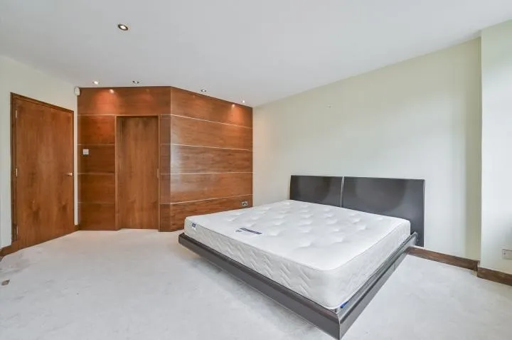 9 Radnor Lodge, Sussex Place, London, W2