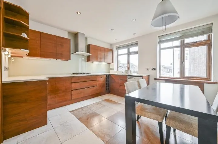 9 Radnor Lodge, Sussex Place, London, W2