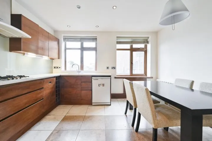 9 Radnor Lodge, Sussex Place, London, W2