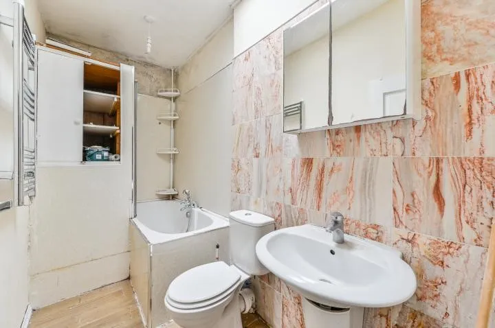 Oaksford Avenue, London, SE26