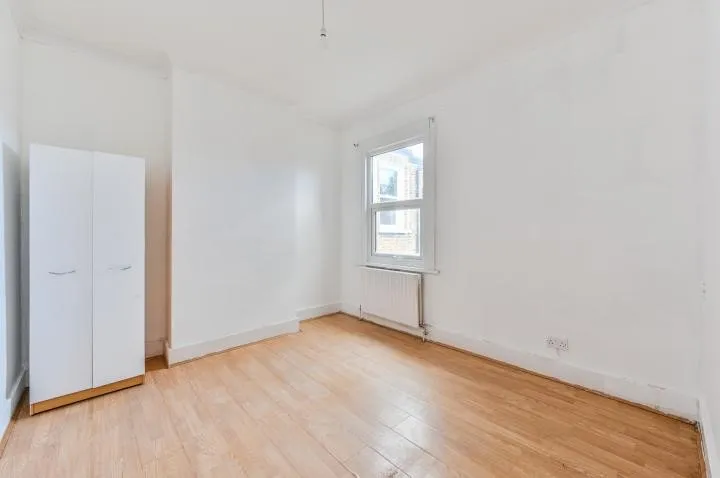 Oaksford Avenue, London, SE26