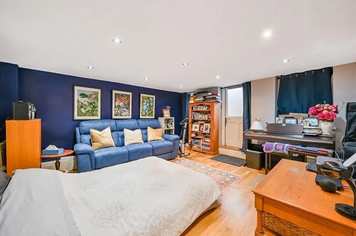 Freeland Road, London, W5