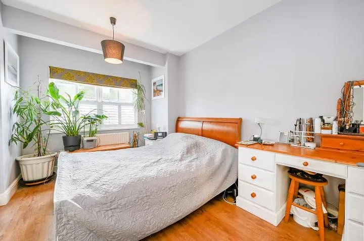 Freeland Road, London, W5
