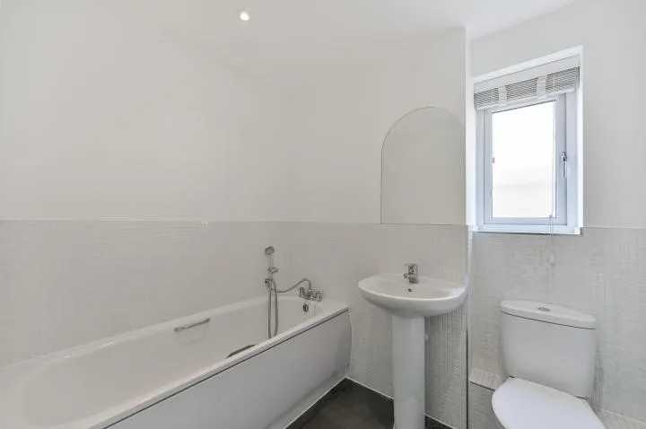 Edgeworth Close, Langley, Berkshire SL3
