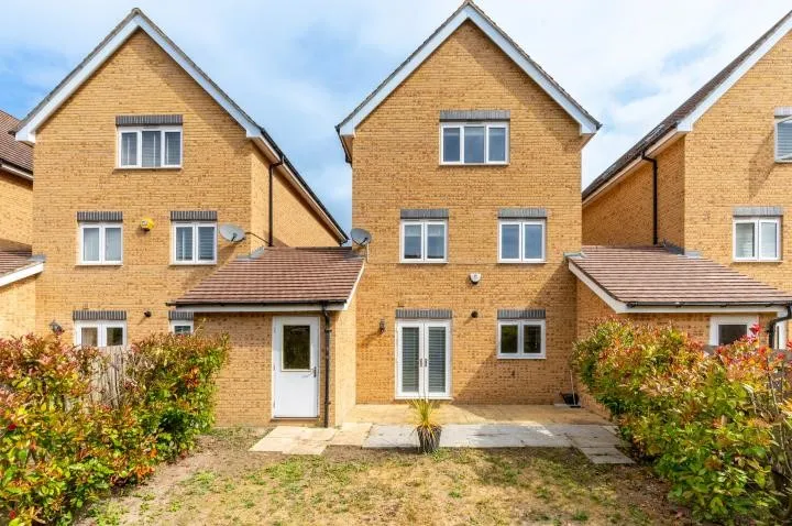 Edgeworth Close, Langley, Berkshire SL3