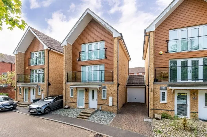 Edgeworth Close, Langley, Berkshire SL3