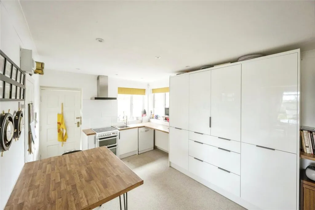 4 bed Detached