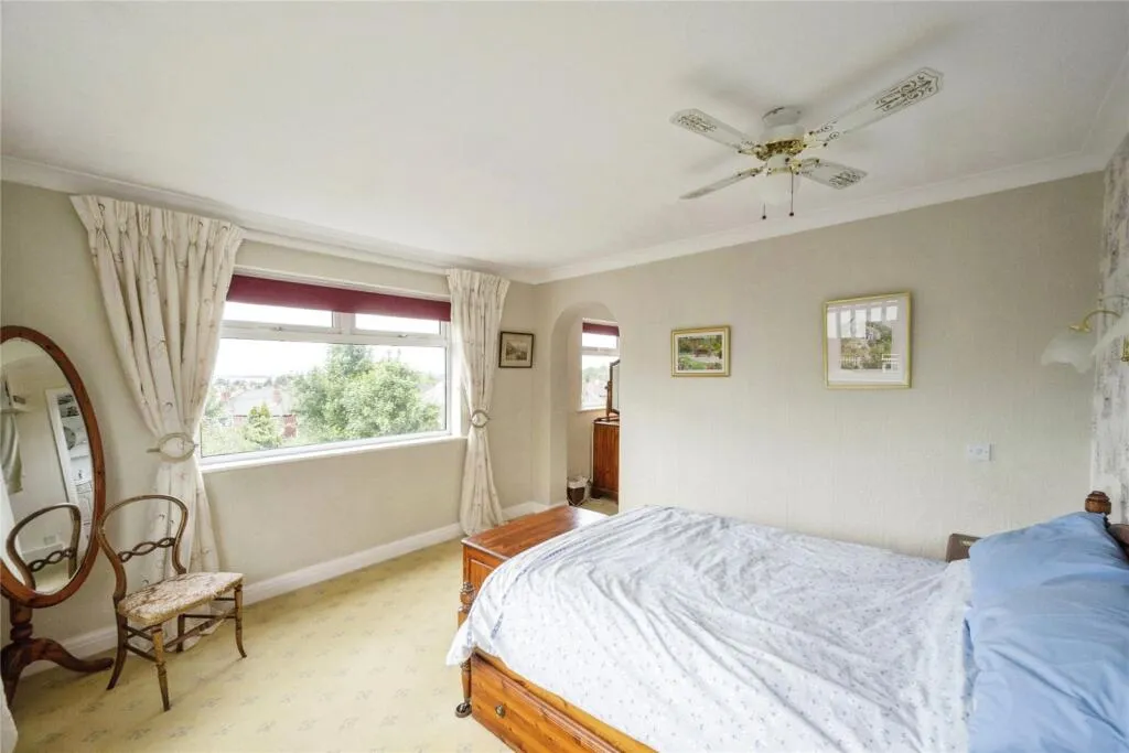 4 bed Detached