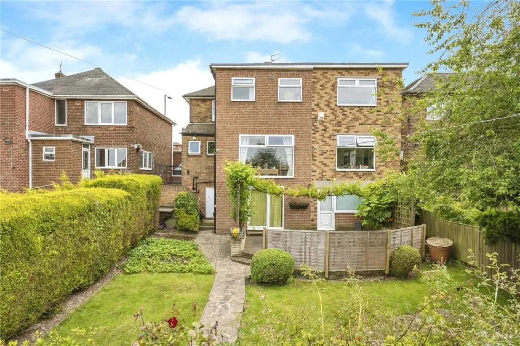 4 bed Detached