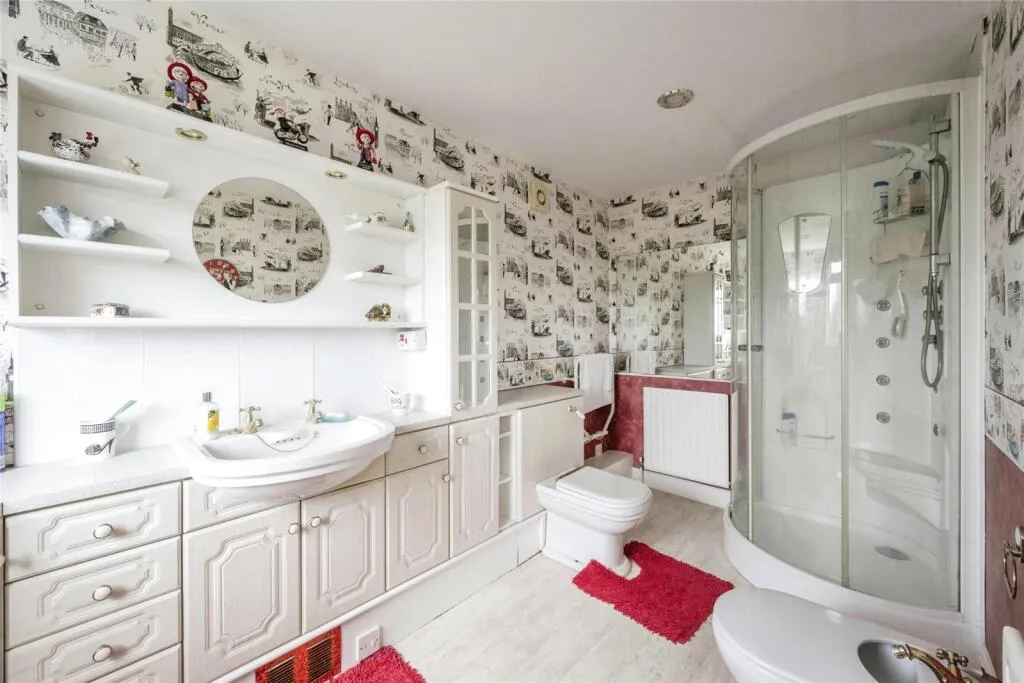 4 bed Detached