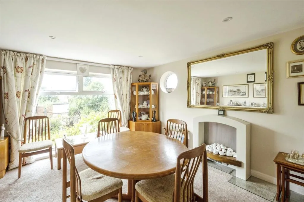 4 bed Detached