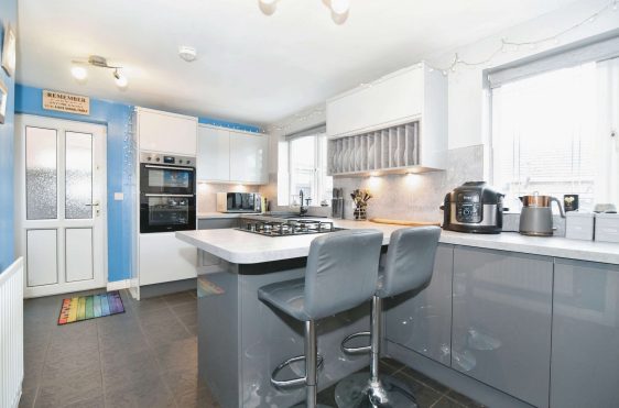 4 bed Detached