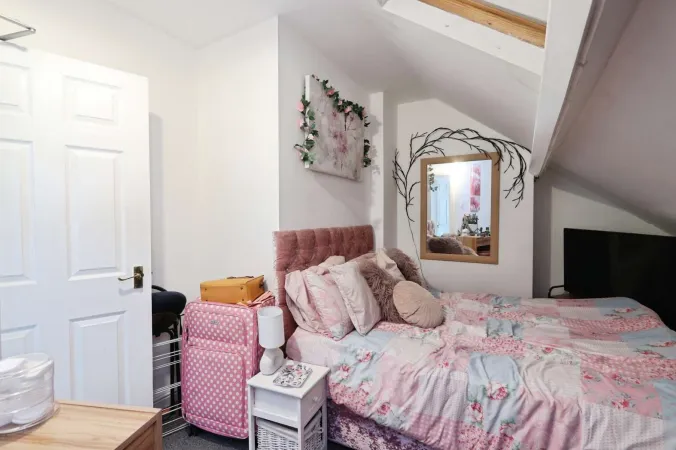 3 bed End of Terrace