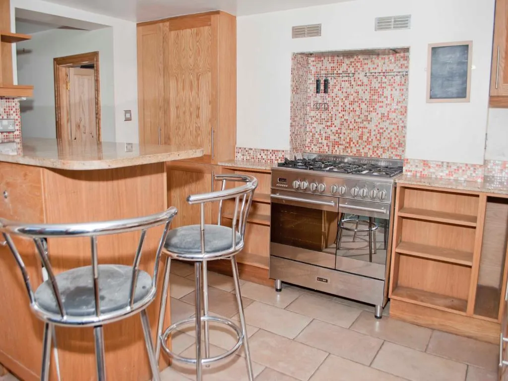 3 bed End of Terrace