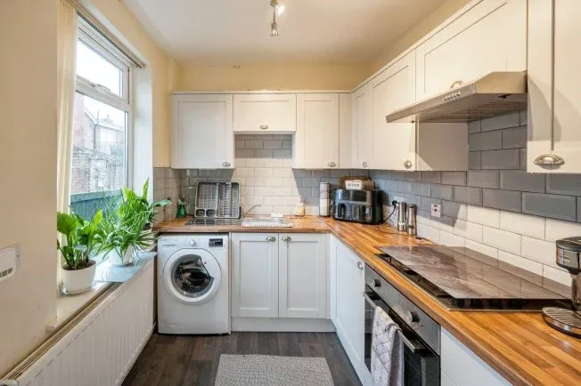 2 bedroom property for sale in St. Lawrences Terrace, Adwick-le-Street, Doncaster, South Yorkshire, DN6 - Offers in excess of £100,000