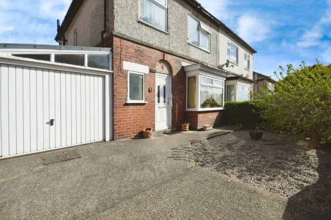 3 bedroom property for sale in Truswell Road, Sheffield, South Yorkshire, S10 - Guide price £230,000