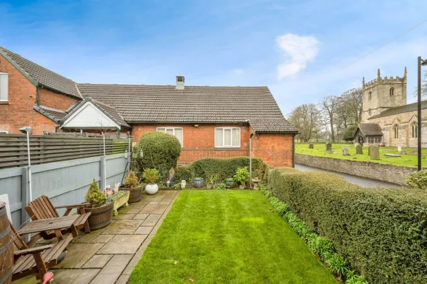 2 bed End of Terrace