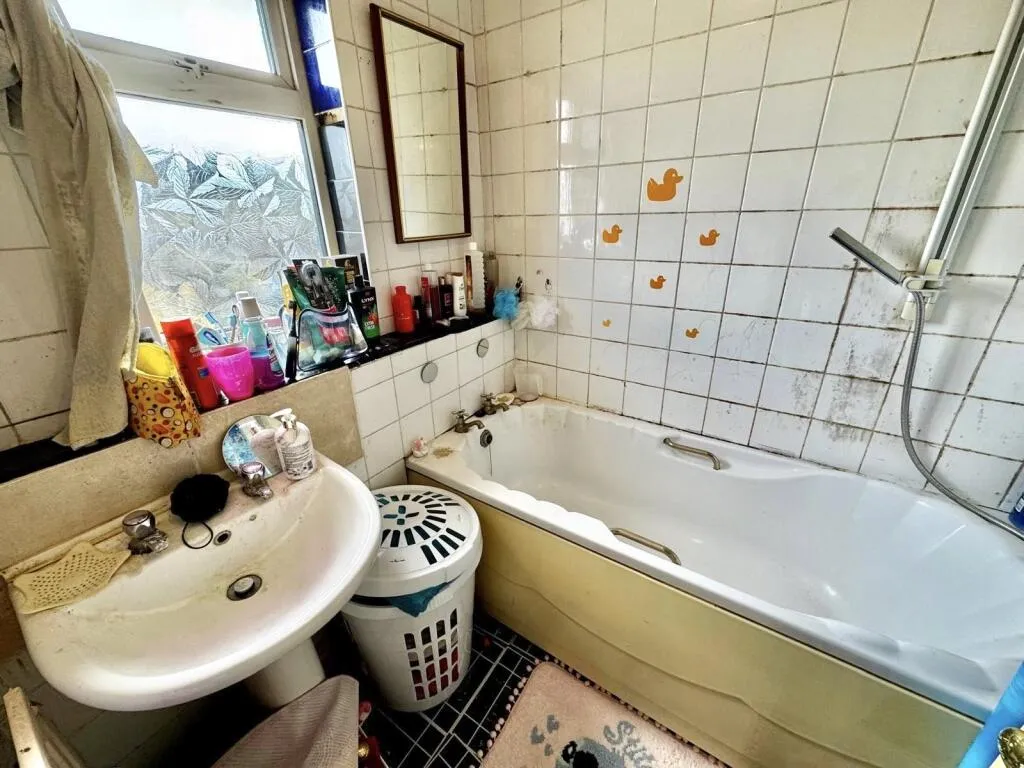 3 bed End of Terrace
