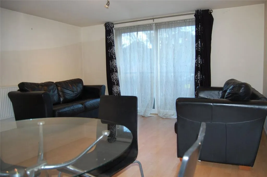 2 bed Ground Flat