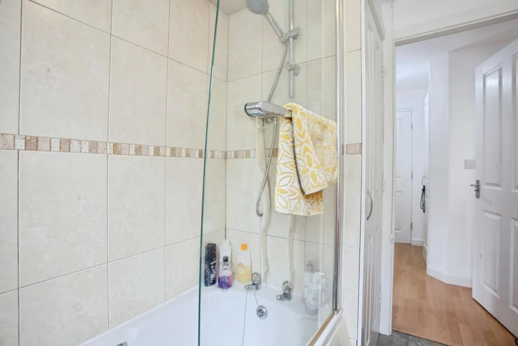 2 bed Ground Flat