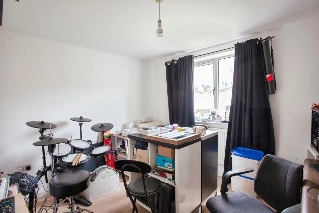 2 bed Ground Flat