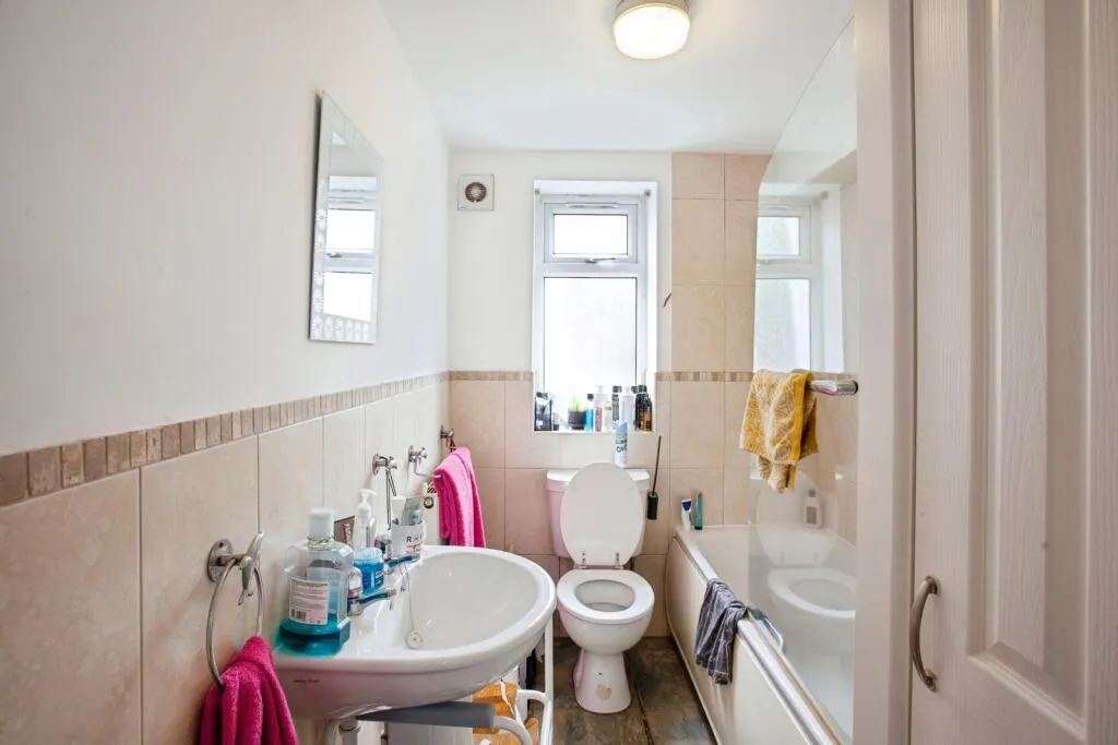 2 bed Ground Flat