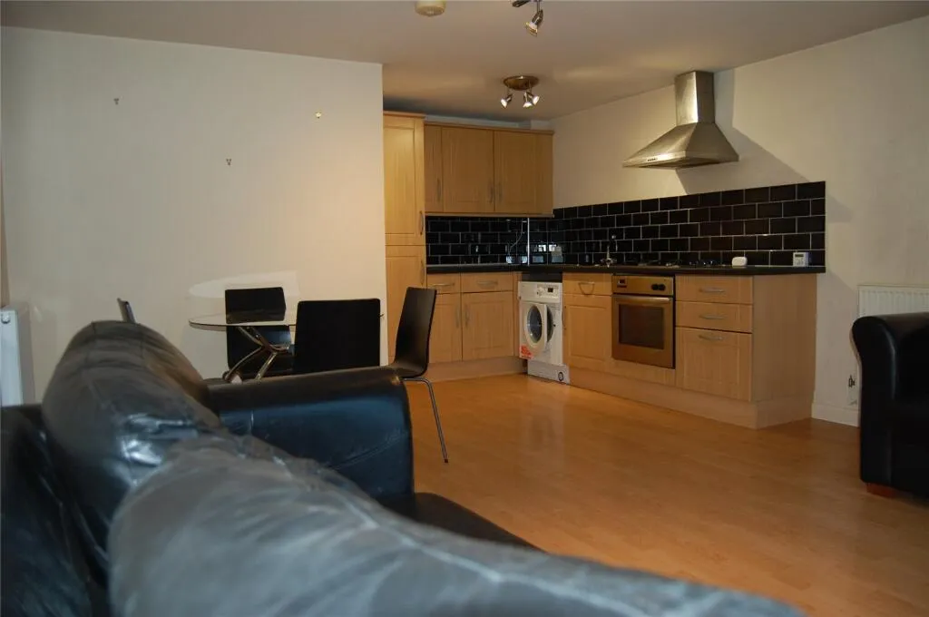 2 bed Ground Flat