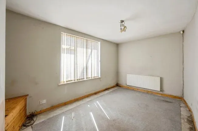 2 bedroom property for sale in The Avenue, DONCASTER, South Yorkshire, DN5 - Offers in excess of £50,000