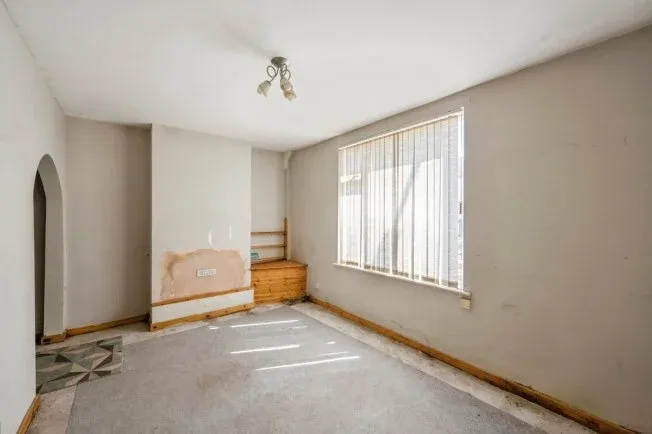 2 bedroom property for sale in The Avenue, DONCASTER, South Yorkshire, DN5 - Offers in excess of £50,000