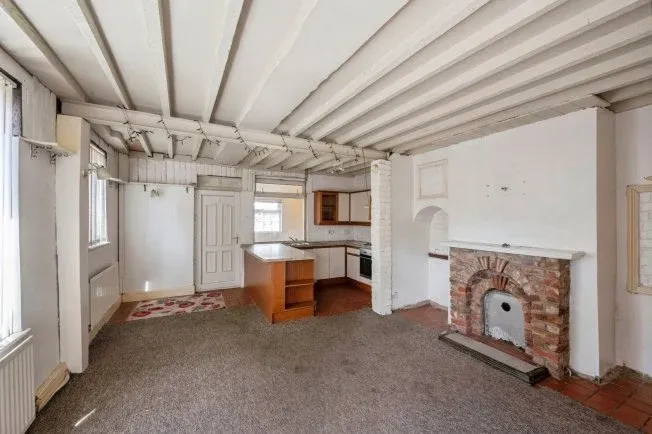 2 bedroom property for sale in The Avenue, DONCASTER, South Yorkshire, DN5 - Offers in excess of £50,000