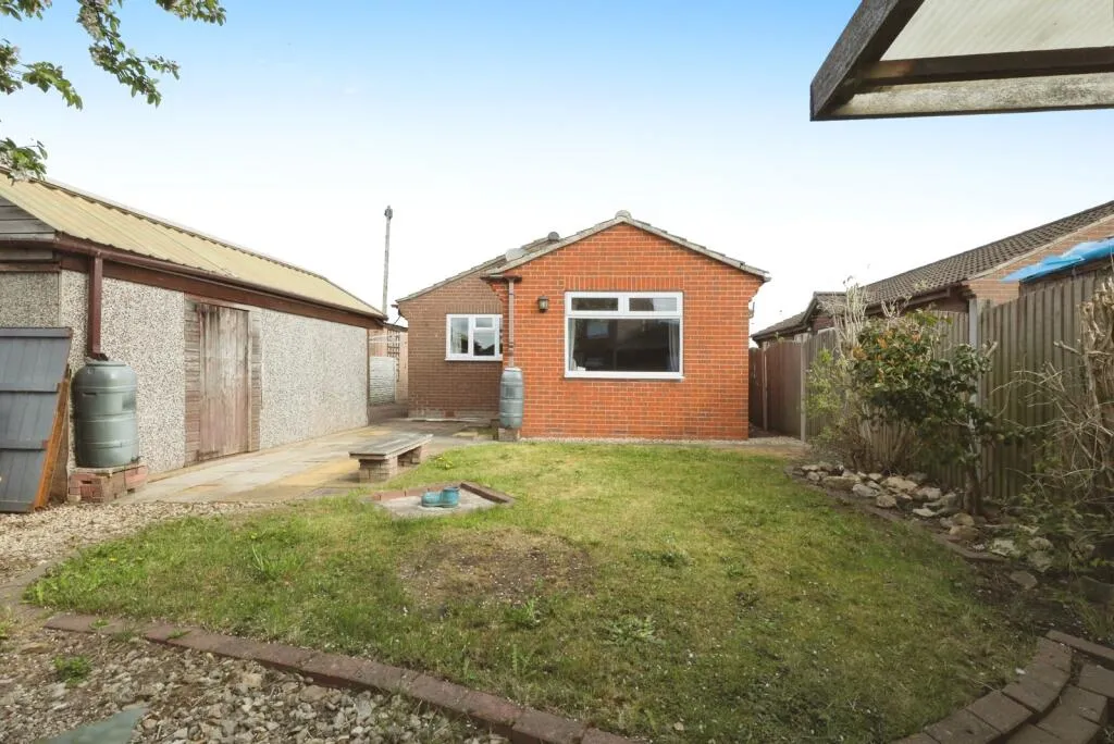 2 bed Detached Bungalow