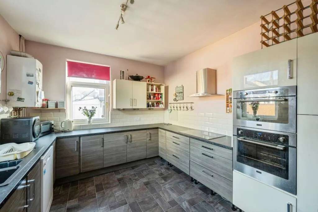 5 bed End of Terrace