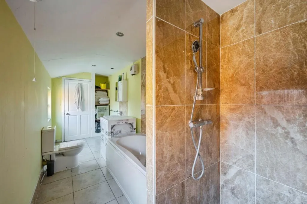 5 bed End of Terrace