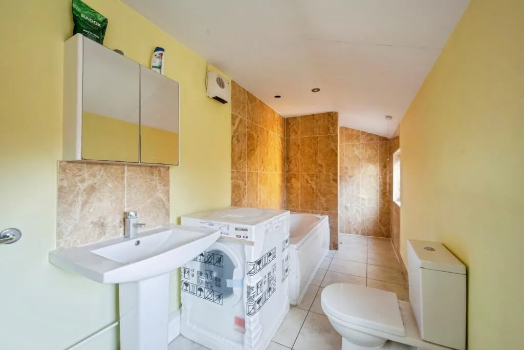 5 bed End of Terrace