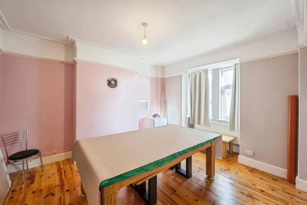 5 bed End of Terrace