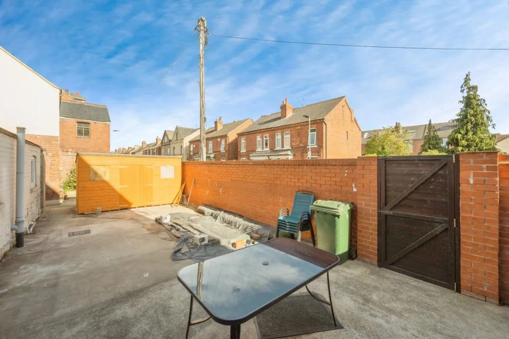 5 bed End of Terrace