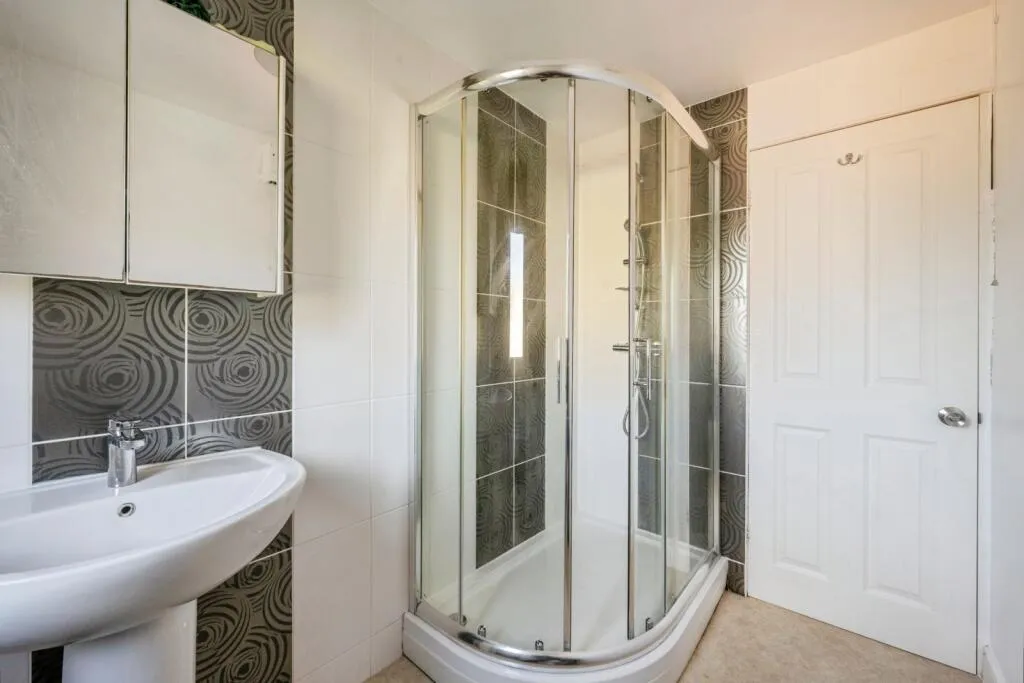 5 bed End of Terrace